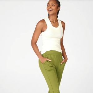 Fabletics Centered Two-Piece Outfit